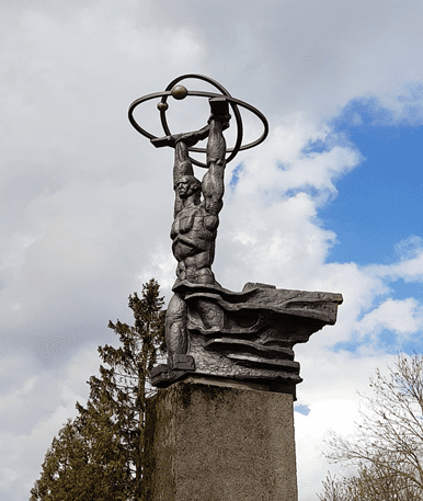 ‘Peaceful Atom’ monument at the city centre of Sillamäe, in Ida-Viru County © Katie Donnelly 2023
