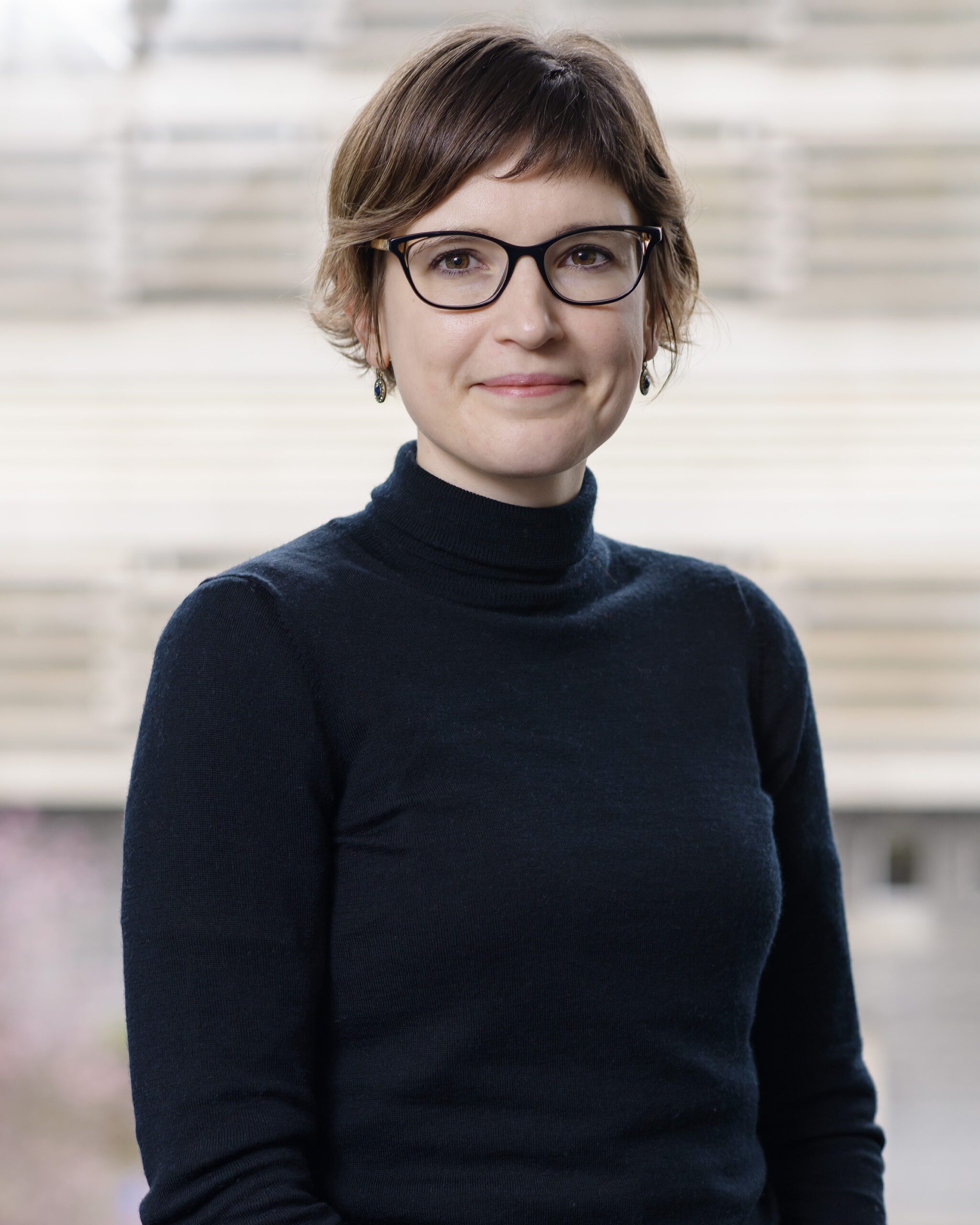 Dr Treasa De Loughry